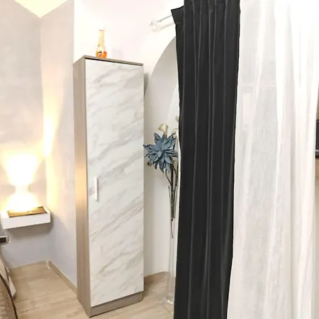 Vallese Spagnoli - アパート ナポリ